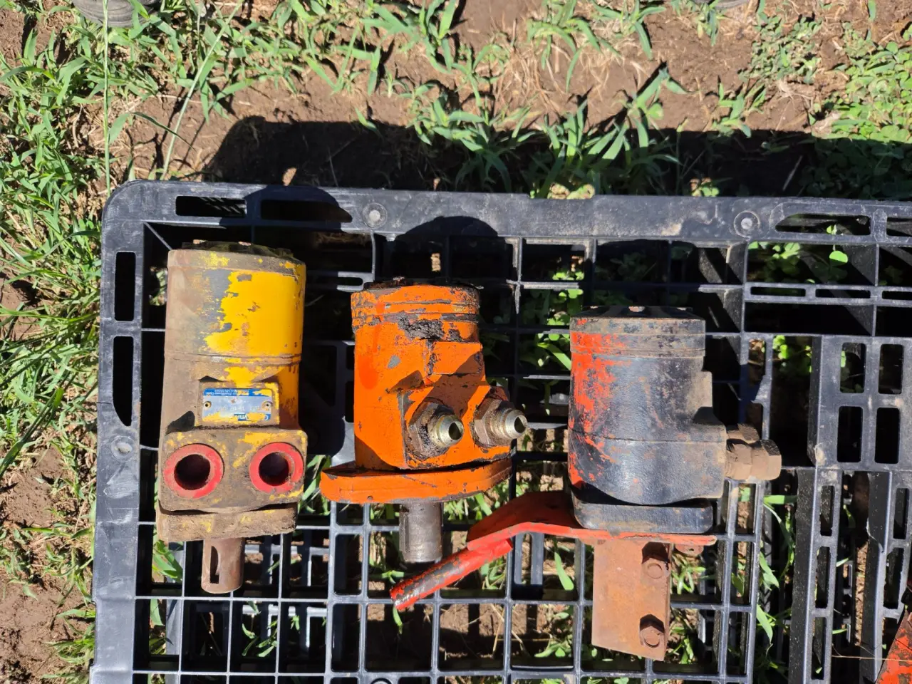Used - 3x Hydraulic Drive Motors - photo 3