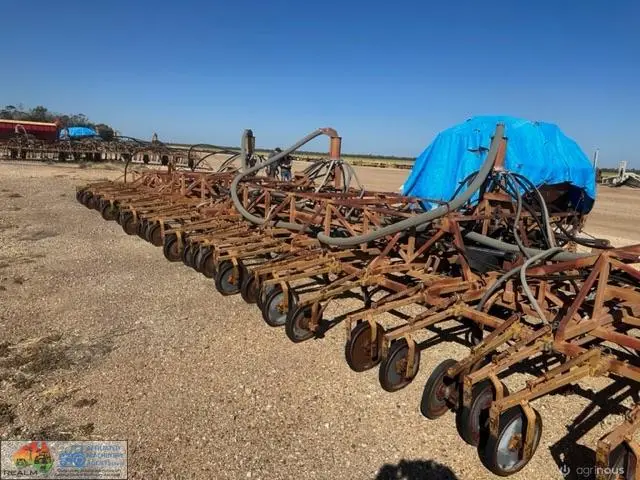 T 220 - Gyral Seeder zero till - 54 f - - photo 5