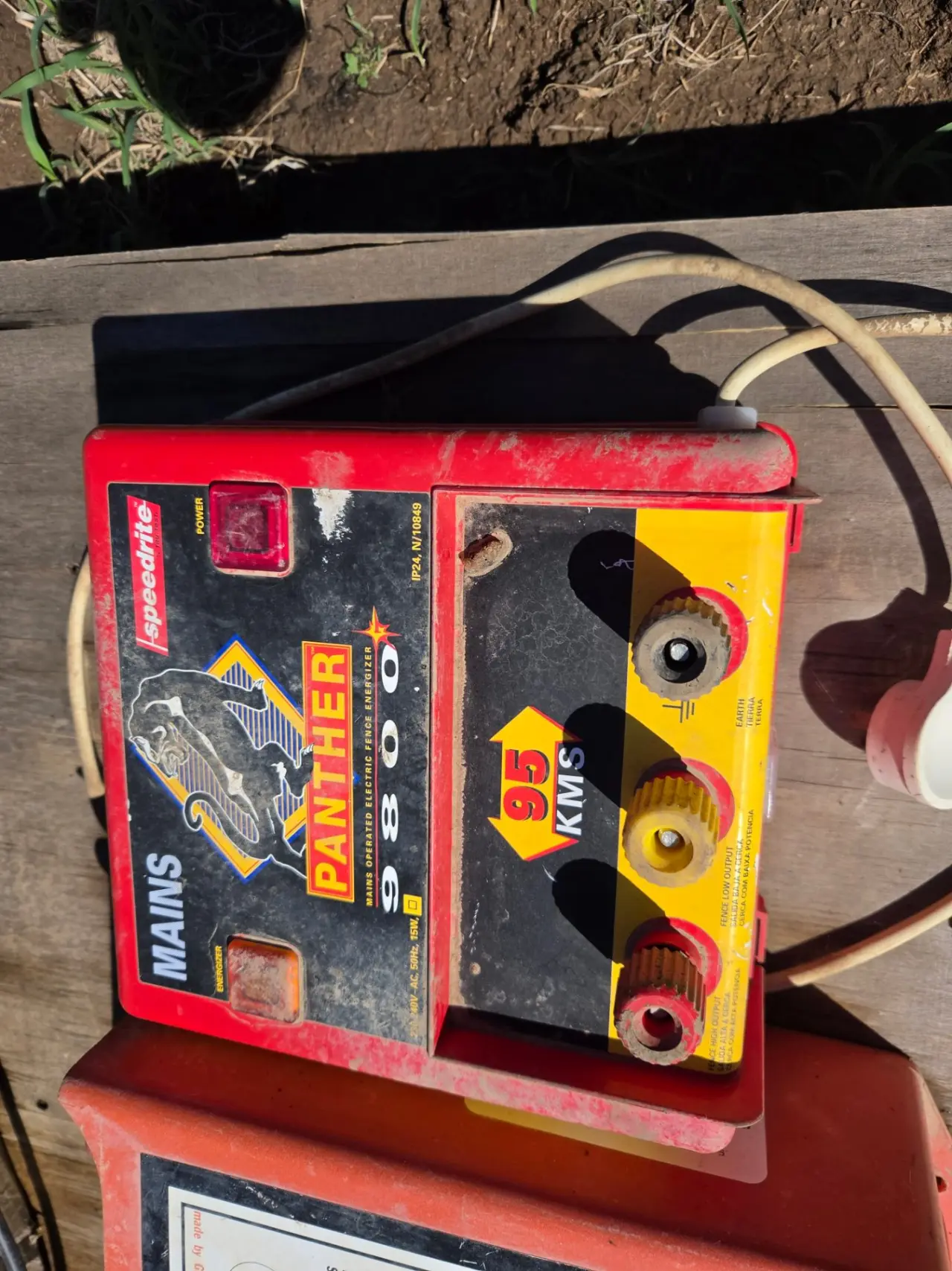 Used - Speedrite Panther 9800 Mains Elec. Fence Energiser - photo 2