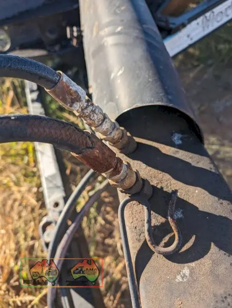 MACDON 3000 WINDROWER - photo 3
