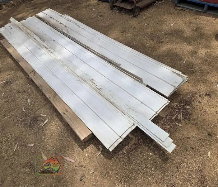 15 Various Lengths of Poly Weatherboard & Flashing - photo 1