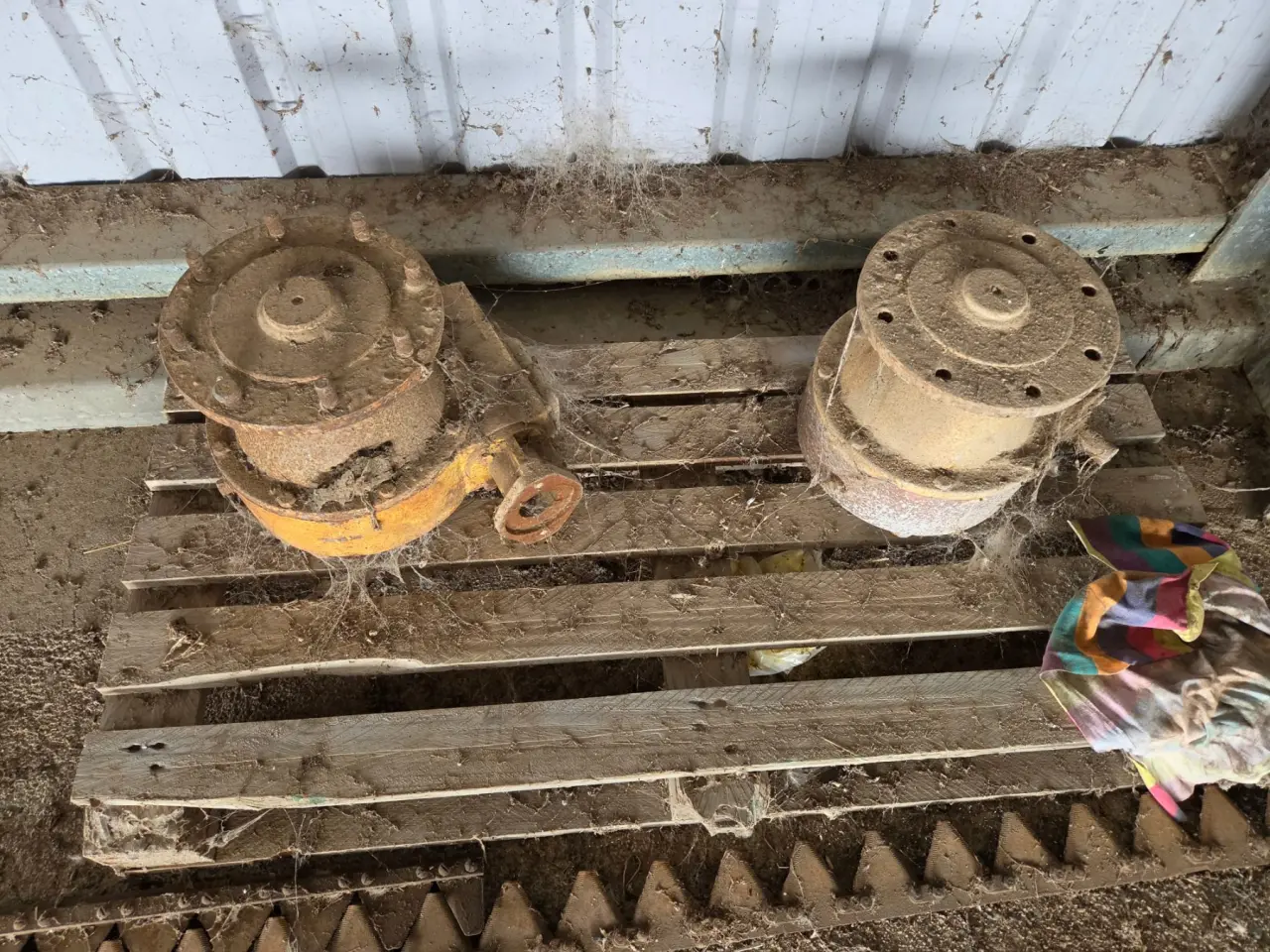 2x H/duty Geared Gate Valve Openers - photo 1