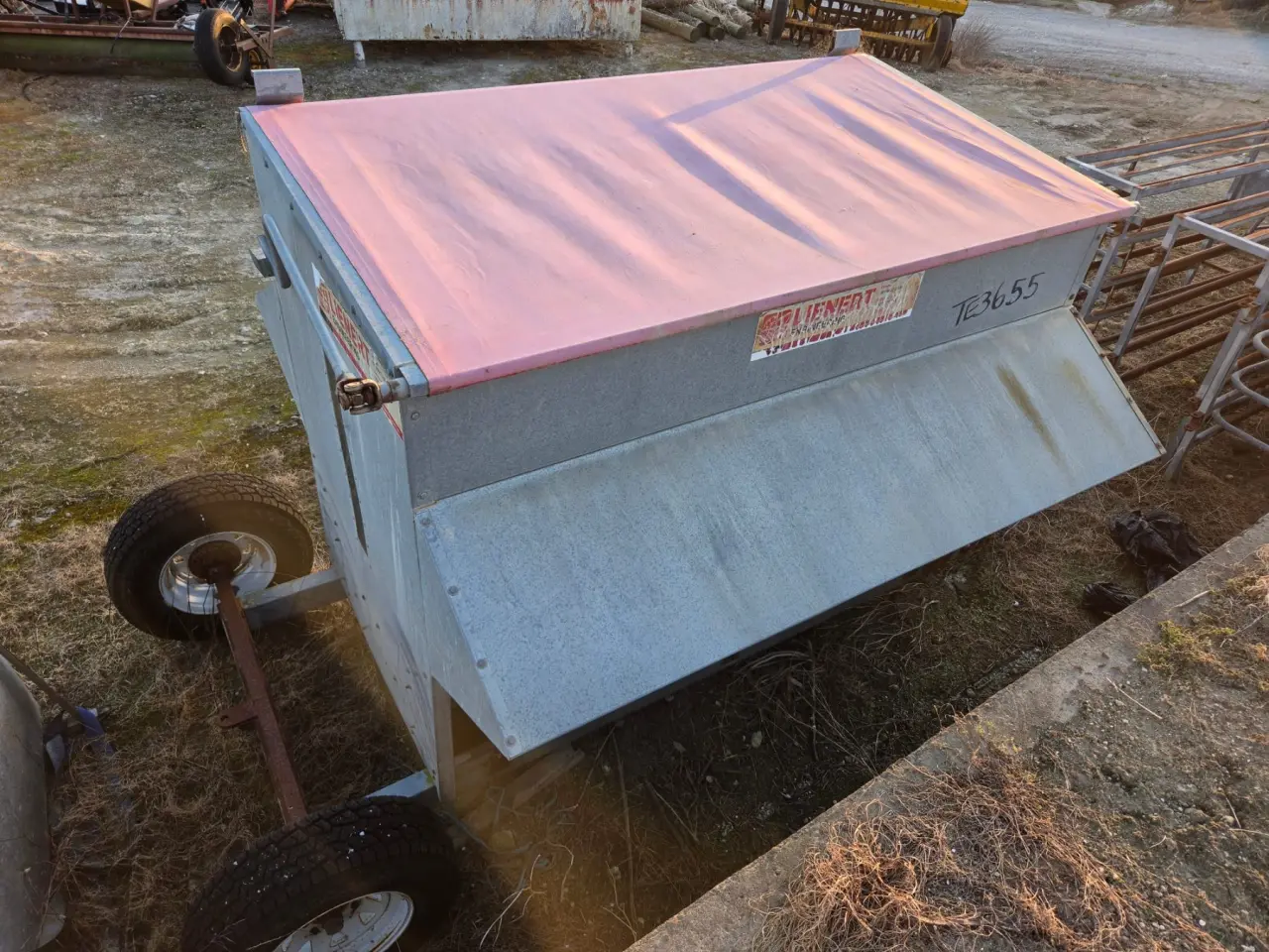 Lienhert 2t Sheep Grain Feed Bin on wheels - photo 2