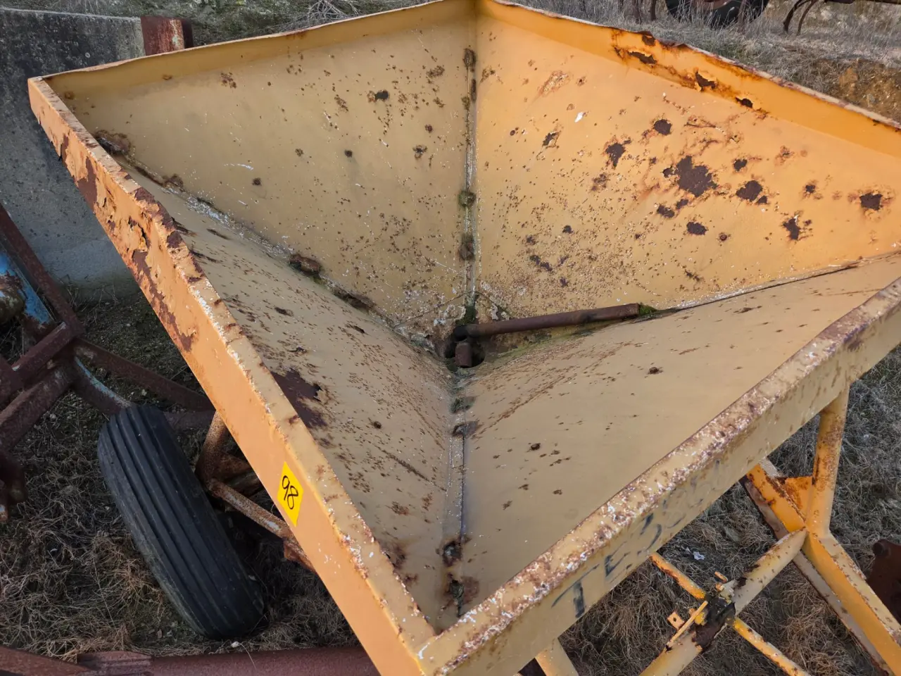 Trailing PTO Fert. Spreader - photo 3