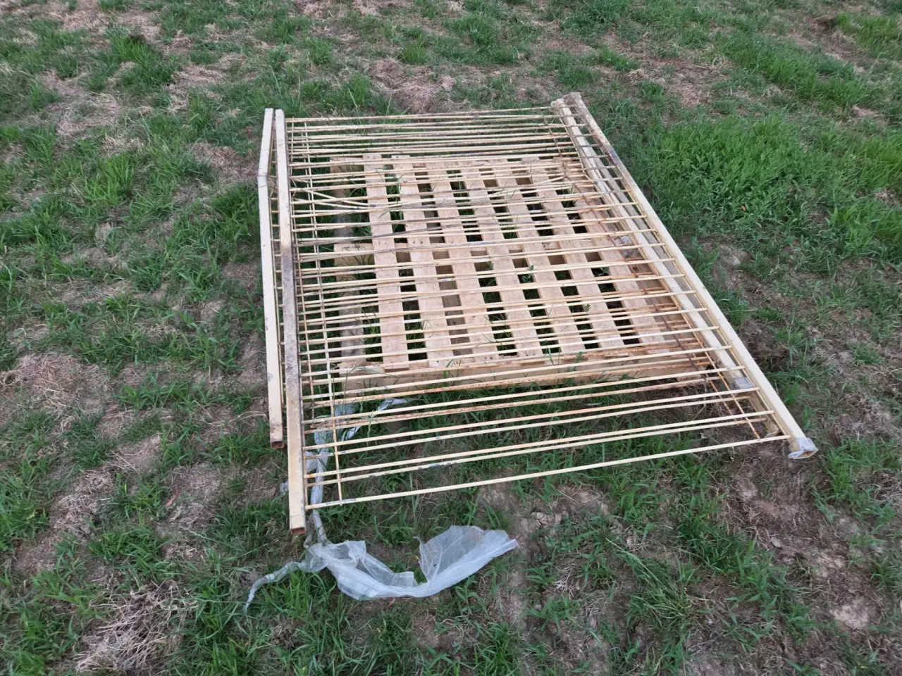 Used - 3x Pool Fence Panels - photo 2