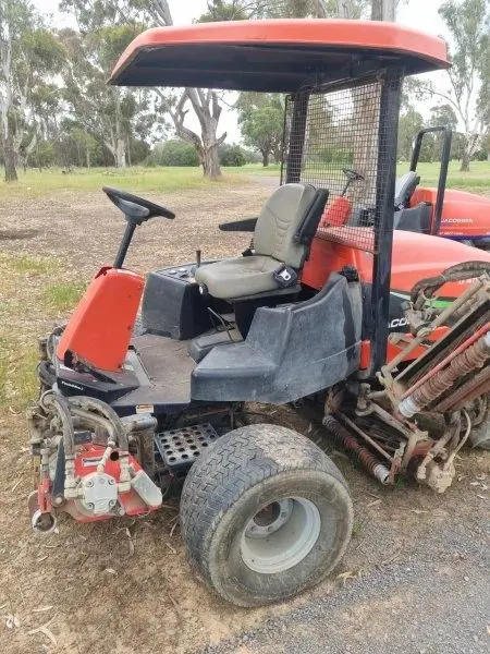 Used - Jacobsen LF4677 Fairway 4WD Mower - photo 5