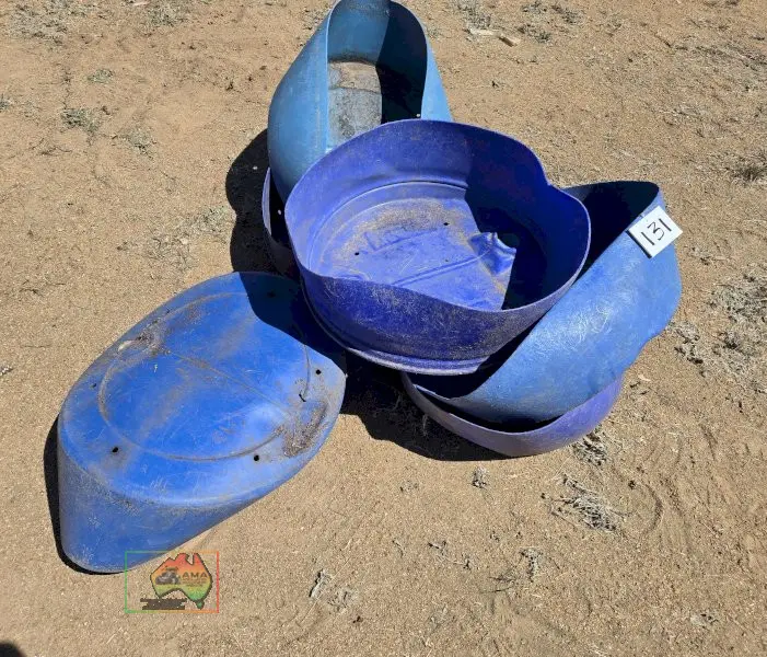 6x Plastic Feed Troughs - photo 2