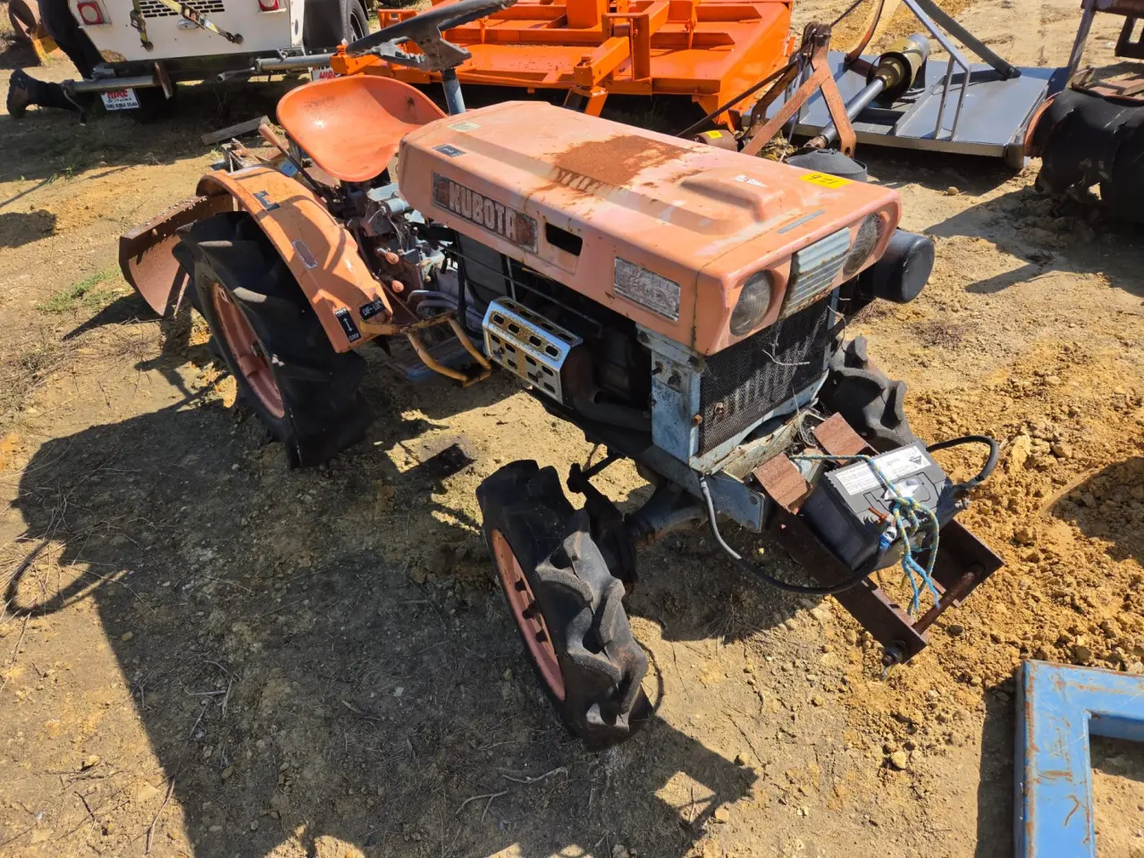 Kubota B6000 4WD Mini Tractor - photo 4