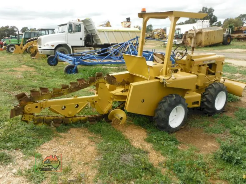 Ditch Witch Trencher - photo 3