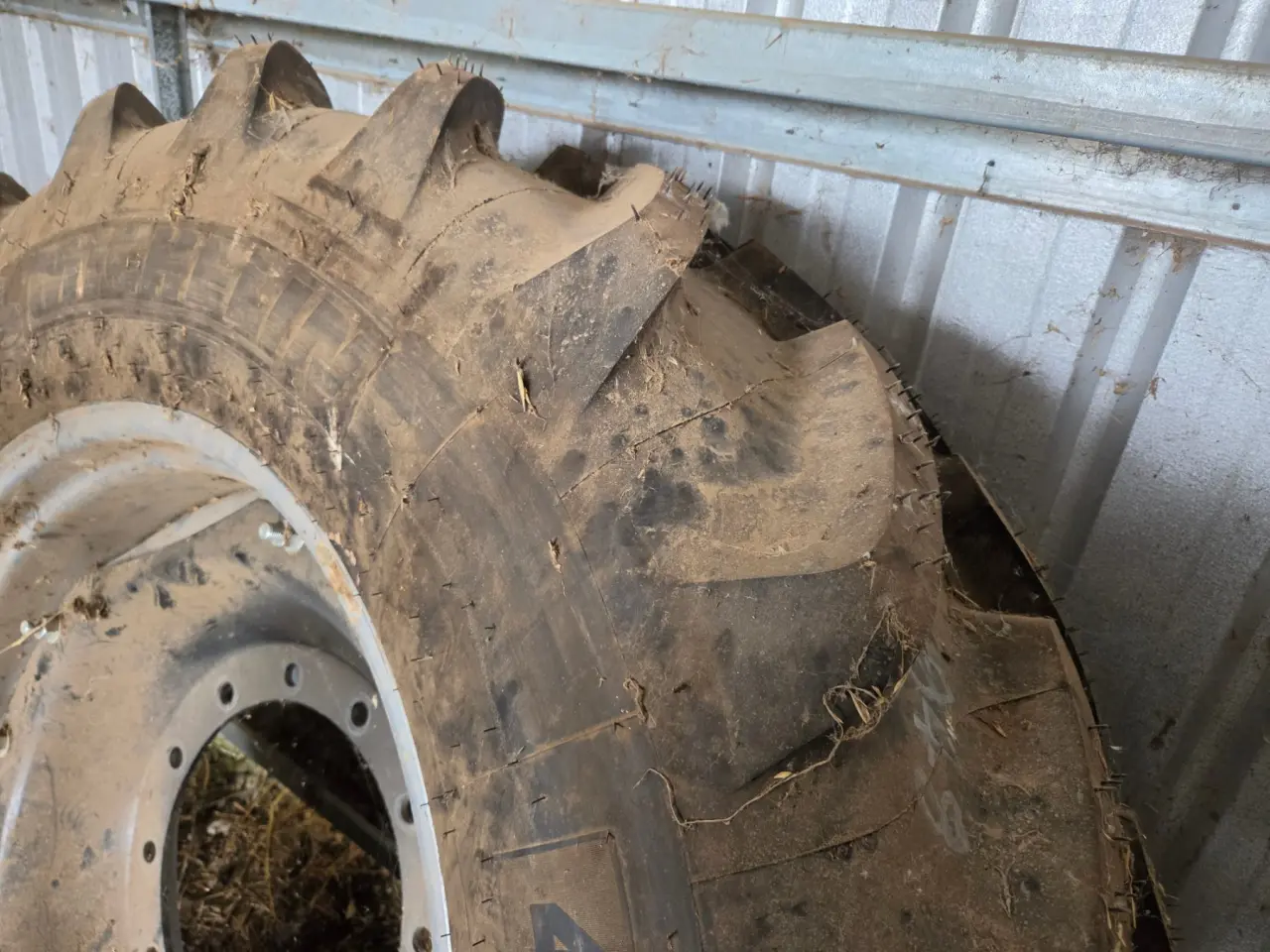 2x Michelin Tractor Rims & Tyres 480/70R34 - photo 5