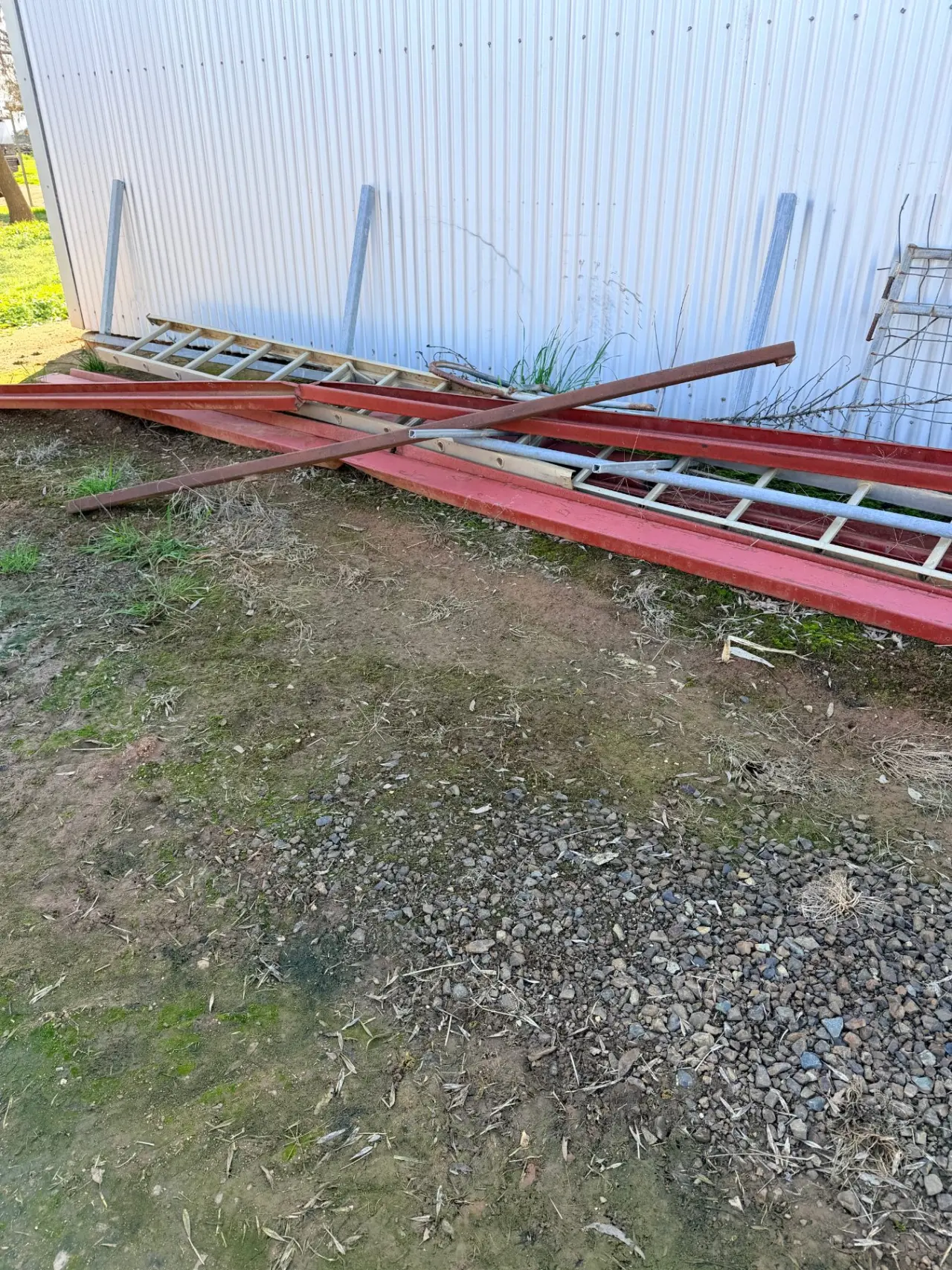Scrap steel and old ladder - photo 2