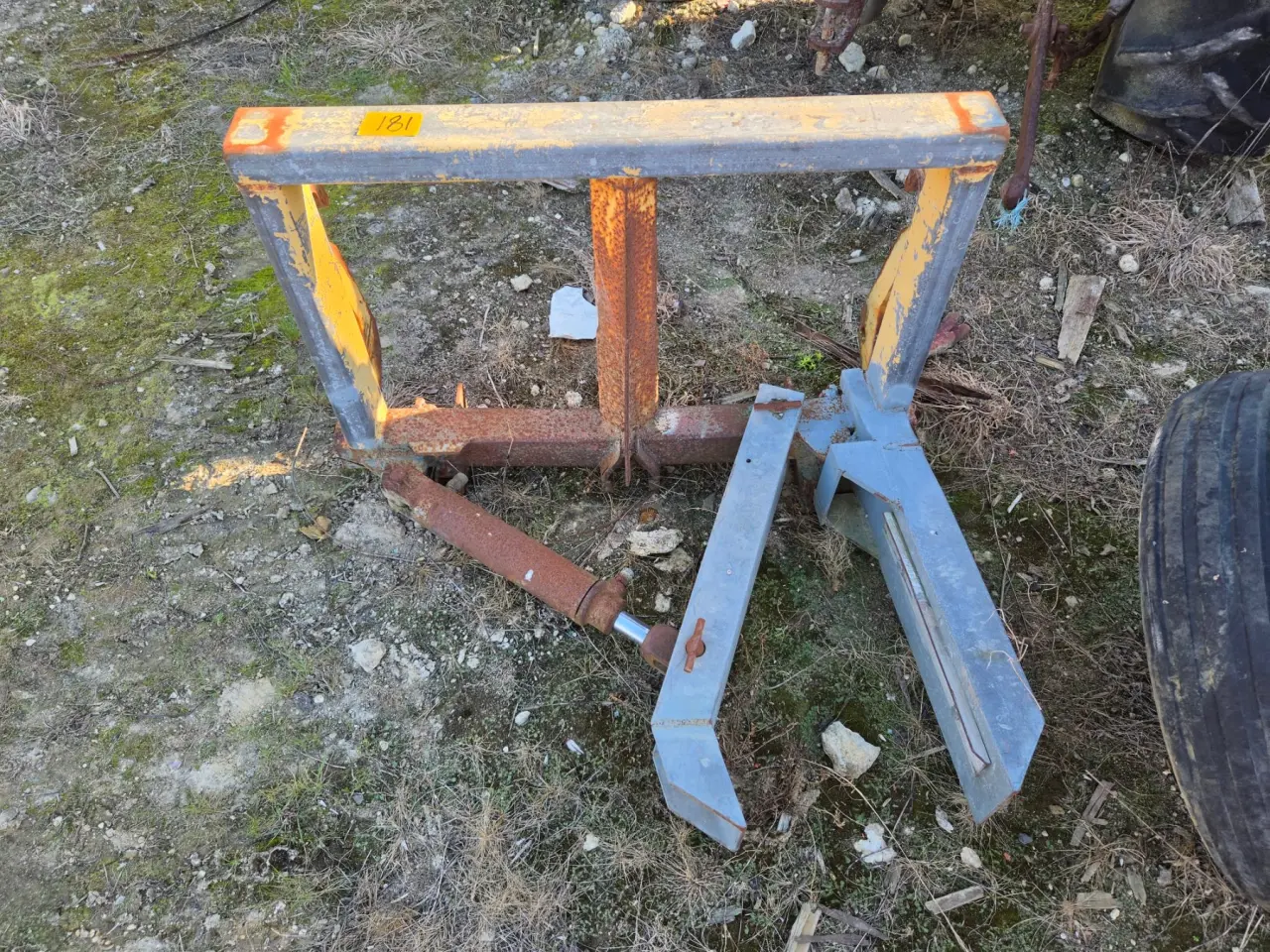 Hyd. Pine Post Puller - photo 1