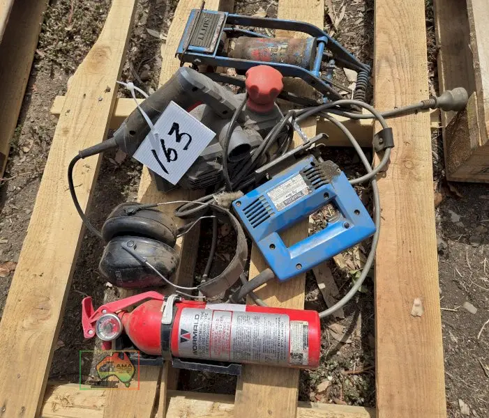 Foot Pump, Fire Extinguisher, Jig Saw & Buzz-Planer - photo 2