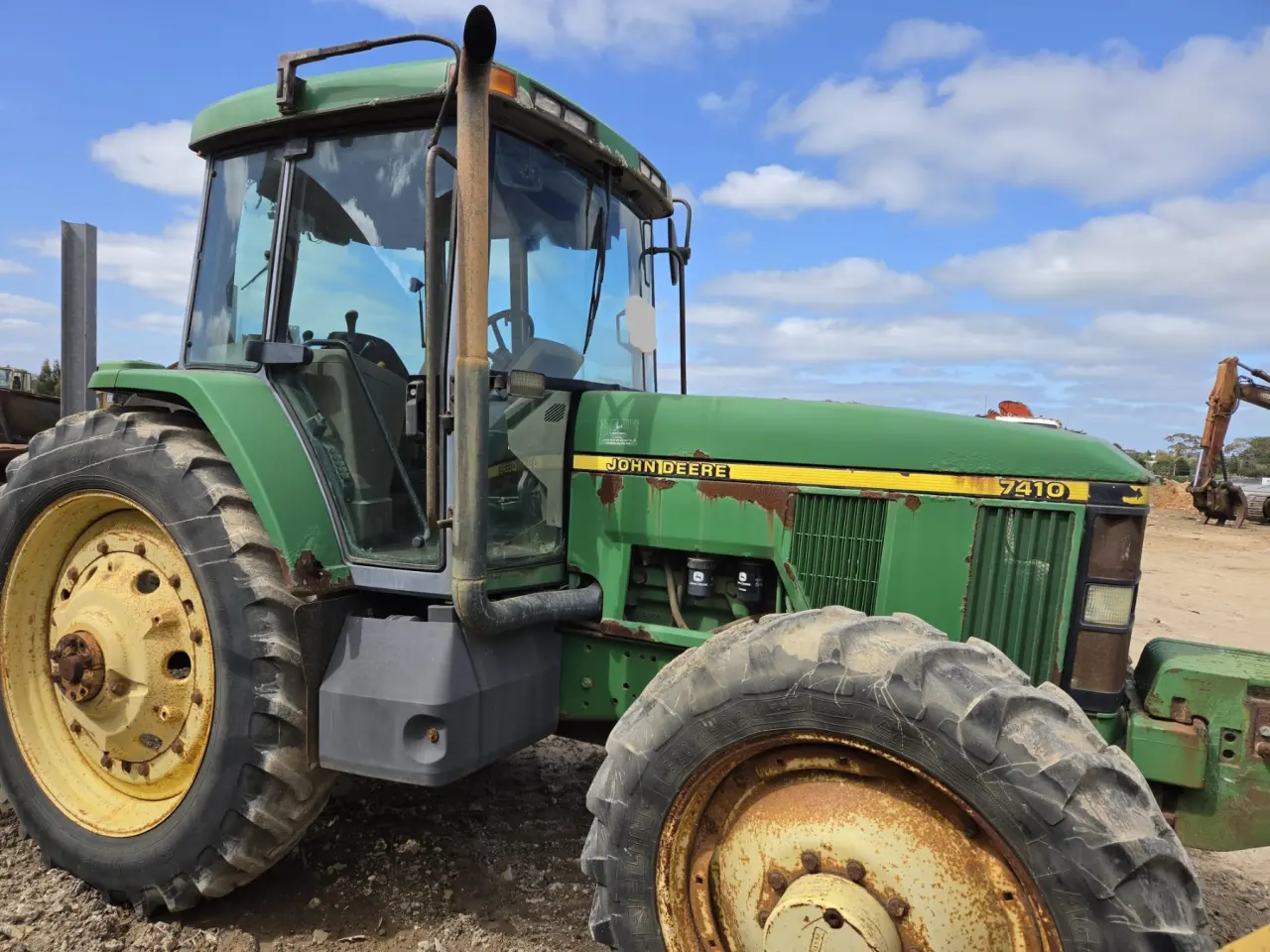 John Deere 7410 MFWD Tractor - photo 3