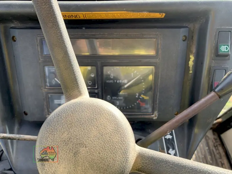 CASE International 495 4x4 Tractor - photo 11