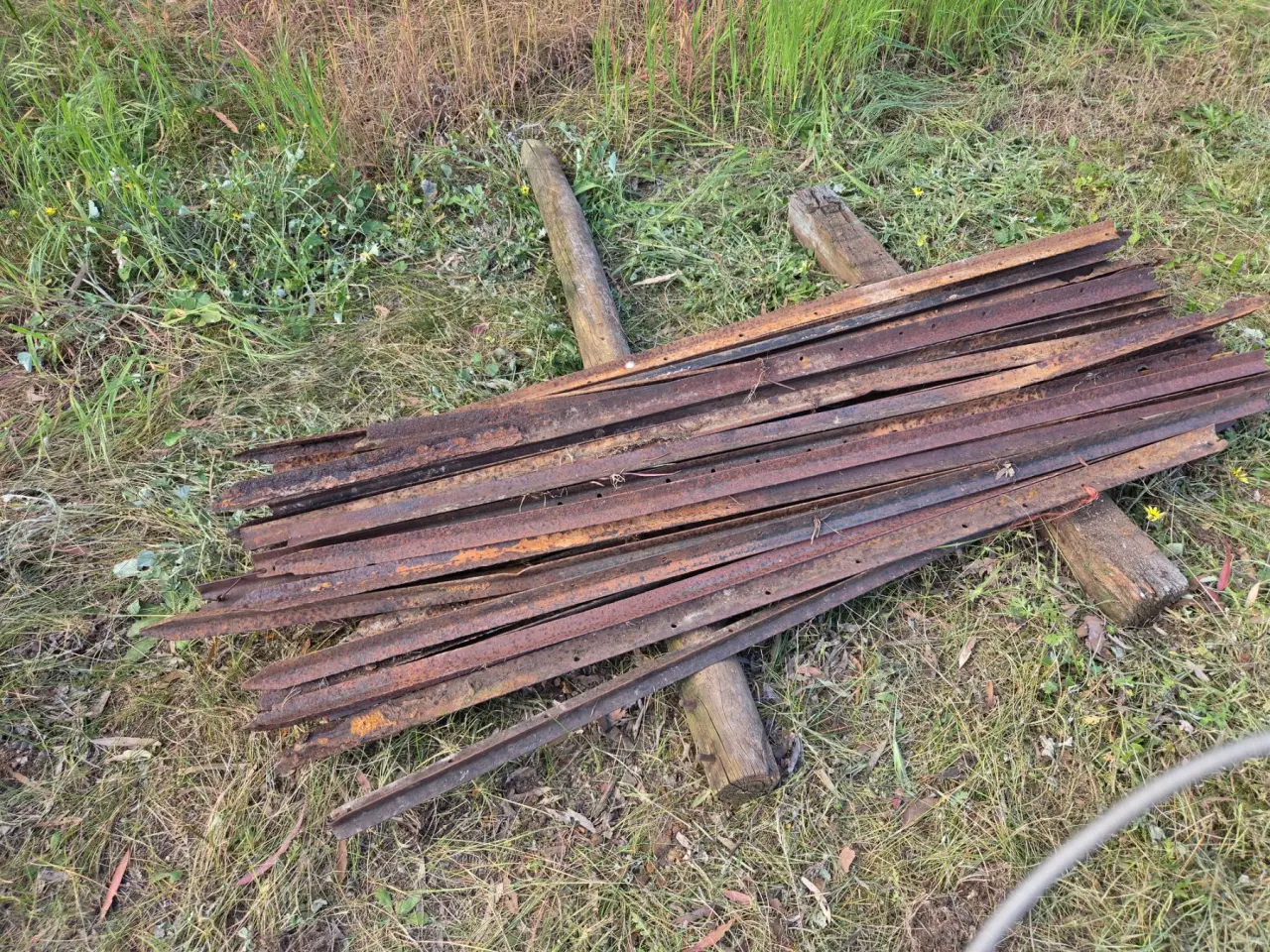 Used - 40x 1650mm Steel Posts - photo 1