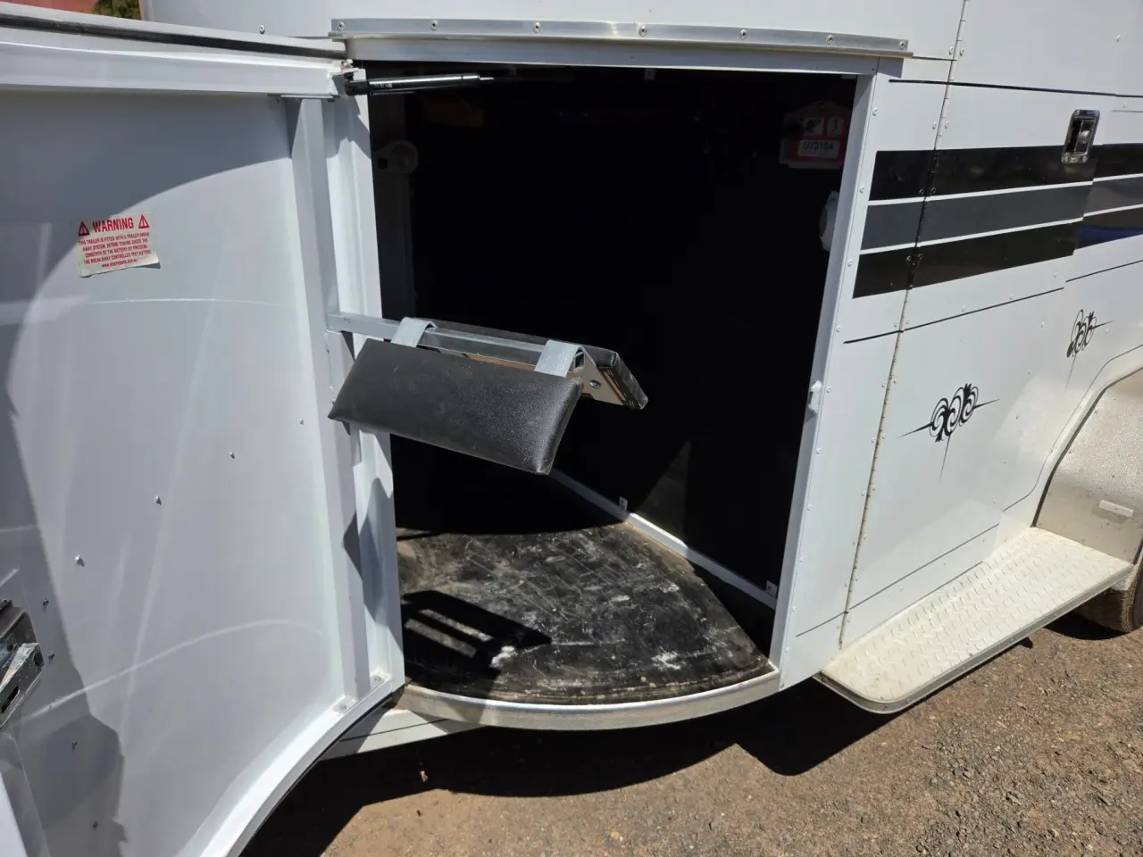 Used - 2012 Tender Deluxe Twin Horse Float (VIN:6T9T27V97CODAZ005) - photo 14