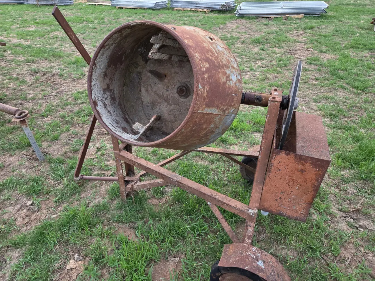 Used - 240v Electric Cement Mixer - photo 3