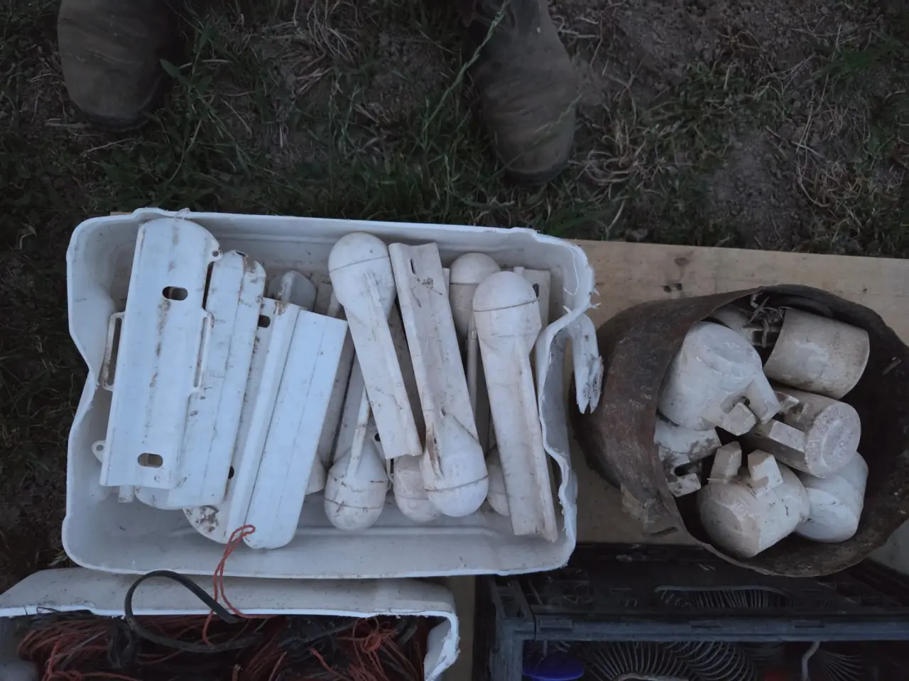 Used - Bucket & Tin of Insulated Steel Post Caps - photo 1