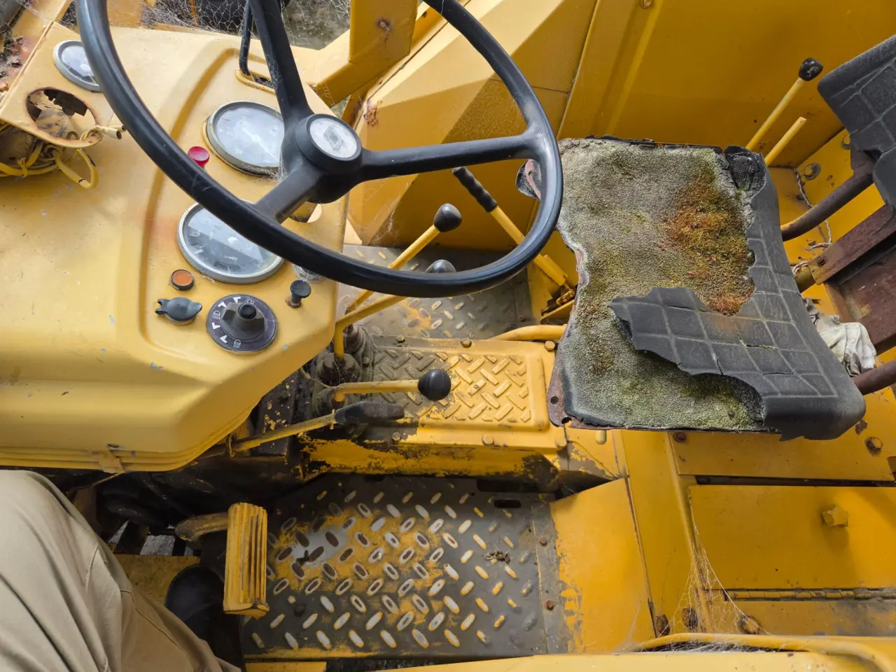 Renault Industrial Tractor Loader - photo 6
