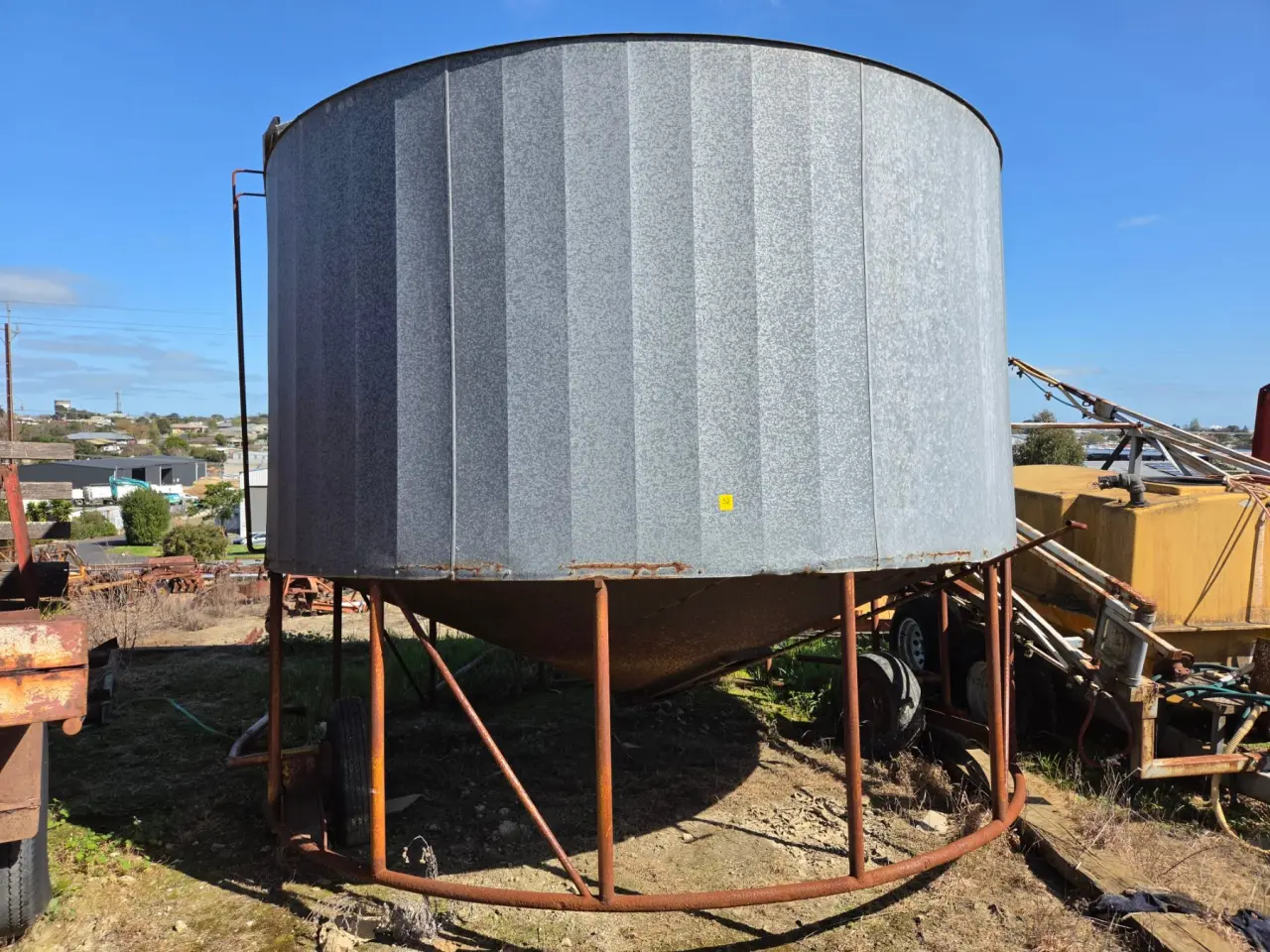Field bin - photo 1