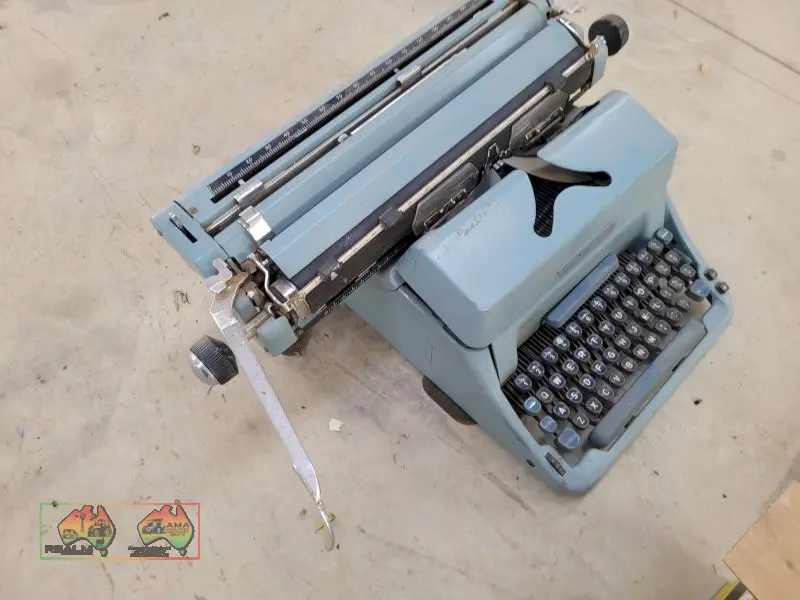 Antique Typewriter (Kyabram Vic.) - photo 1