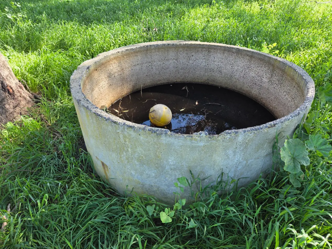 6ft Stock Trough with Ball Valve (Zd) - photo 2