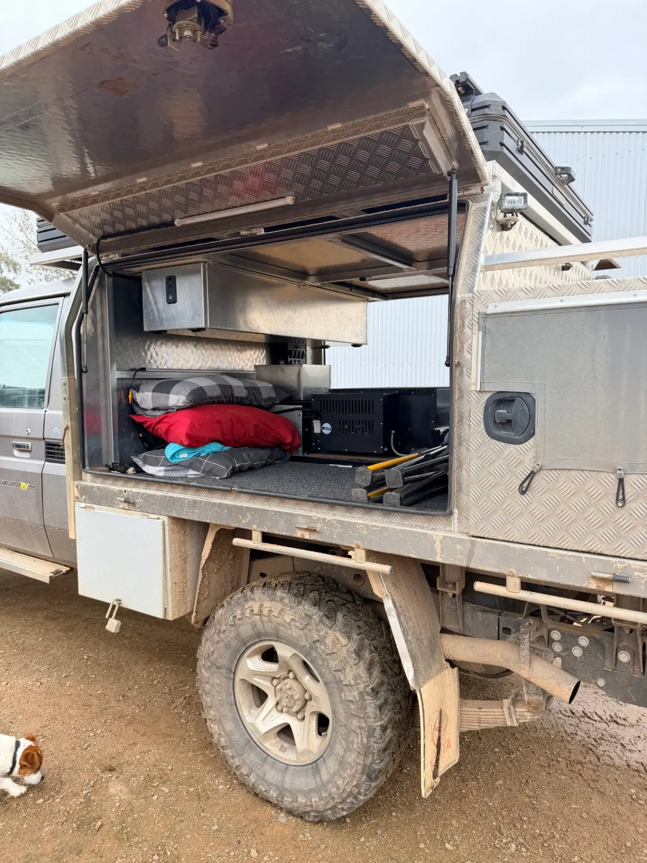 2002 Landcruiser 79' series RV - photo 8