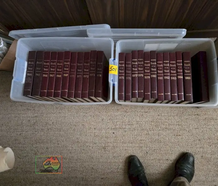 2 Tubs of Britanica "Book of the Year" 1964-1986 inclusive - photo 2