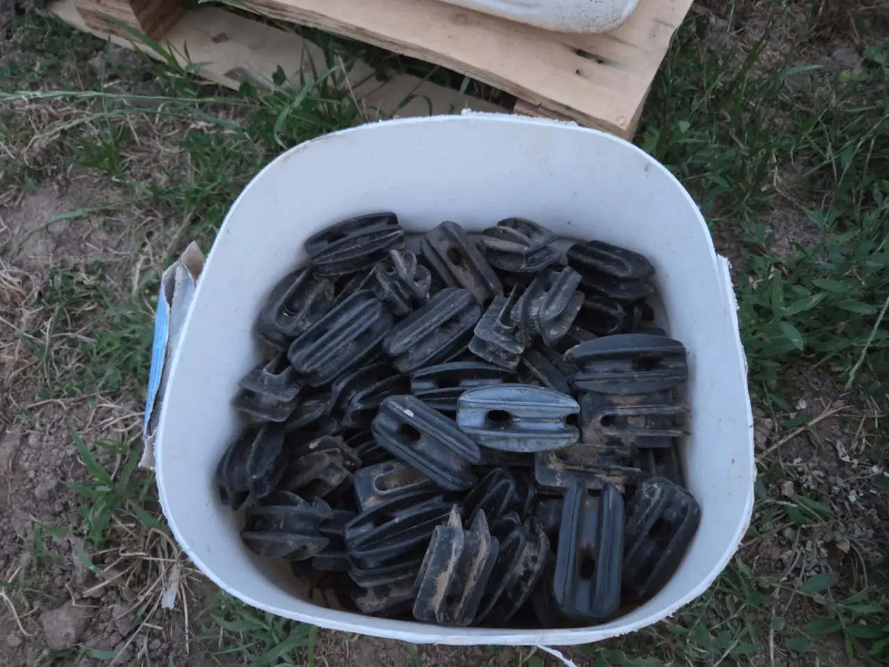 Used - Bucket (R) of Electric Fence Insulators - photo 2
