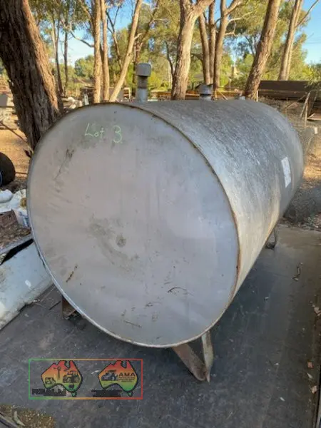 1,200 Ltr Fuel Bowser - photo 3