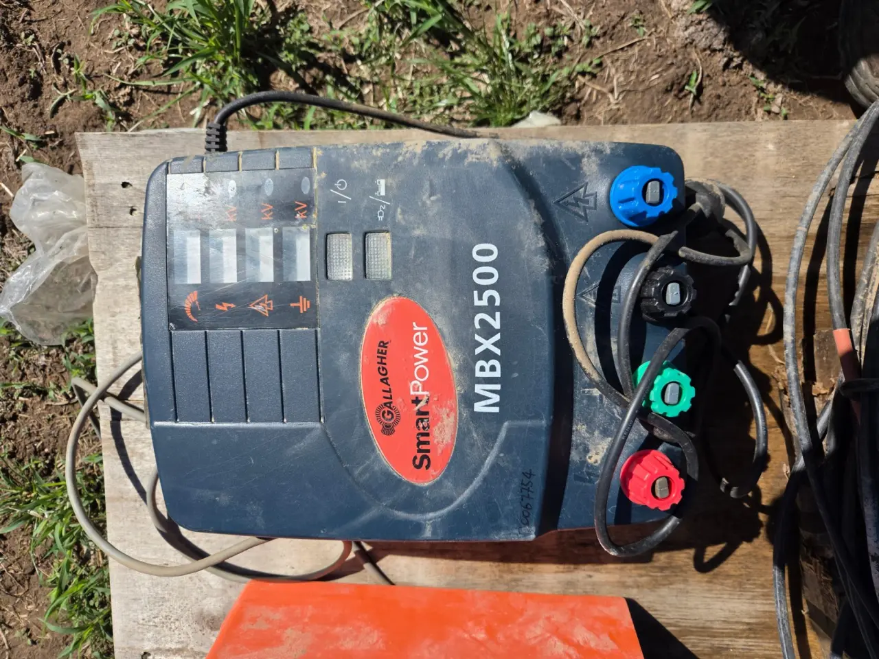 Used - Gallagher MBX2500 Mains Energiser - photo 1
