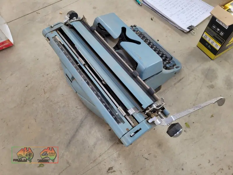 Antique Typewriter (Kyabram Vic.) - photo 5