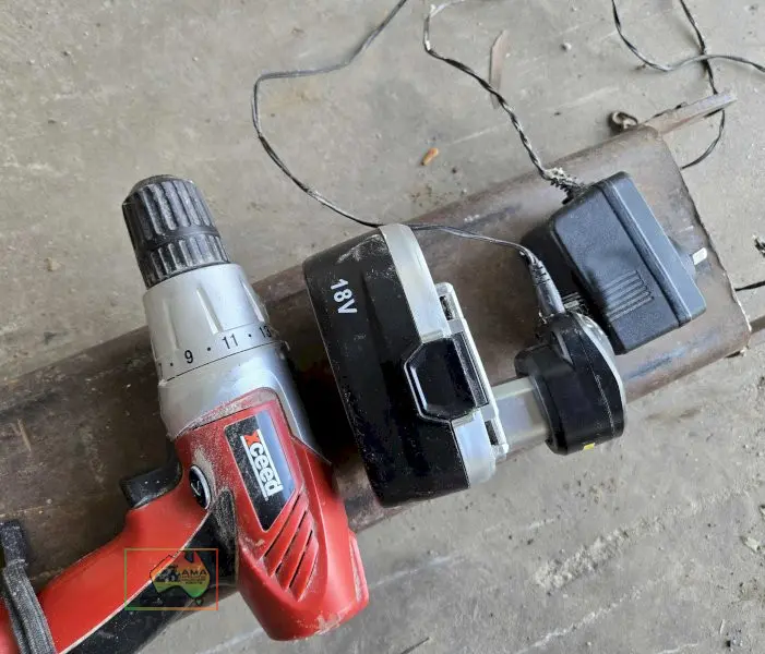 Exceed 18v battery drill and charger - photo 2