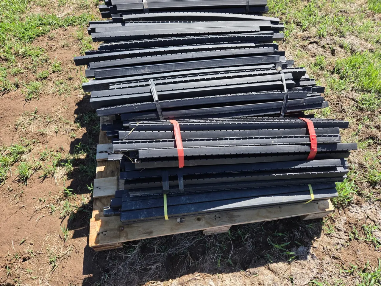 Used - Pallet (A) of Electric Fence Poly Droppers - photo 1