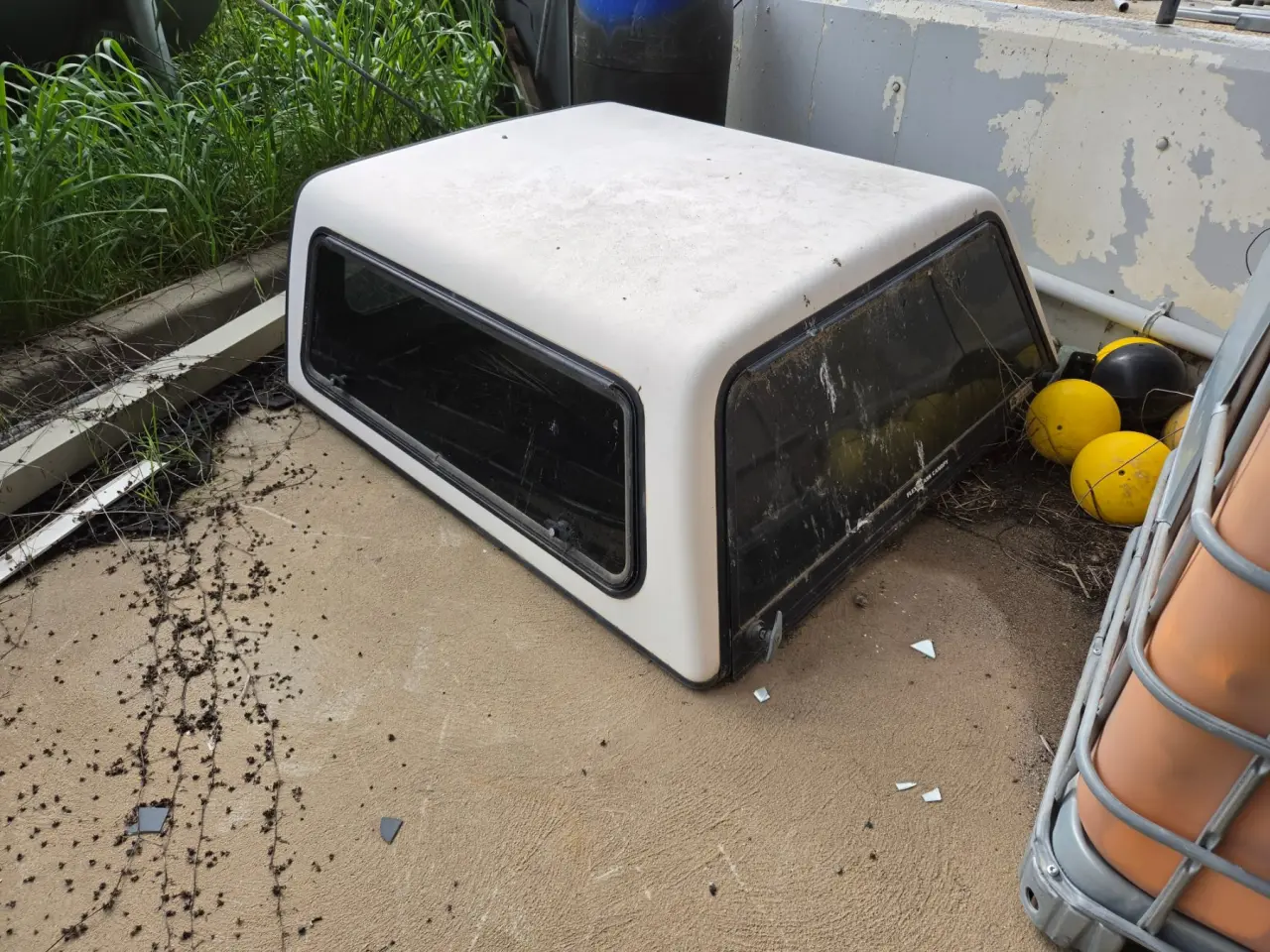 Fibreglass Canopy to suit Toyota HiLux - photo 1