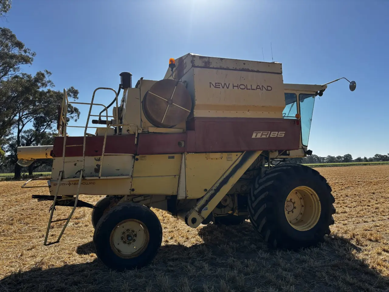 Used - New Holland TR-85 Auto Header - photo 3