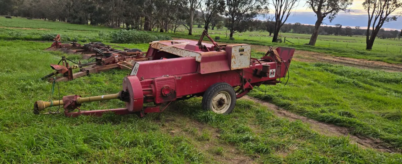International 440T Small Square Baler - photo 3