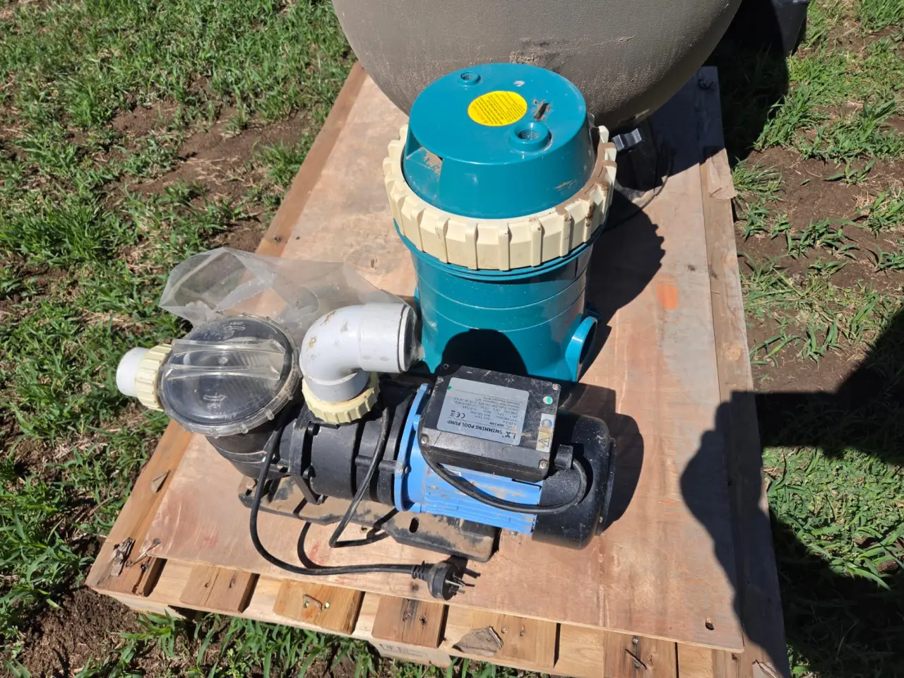 Used - Swimming Pool Filtration Equip. - photo 2
