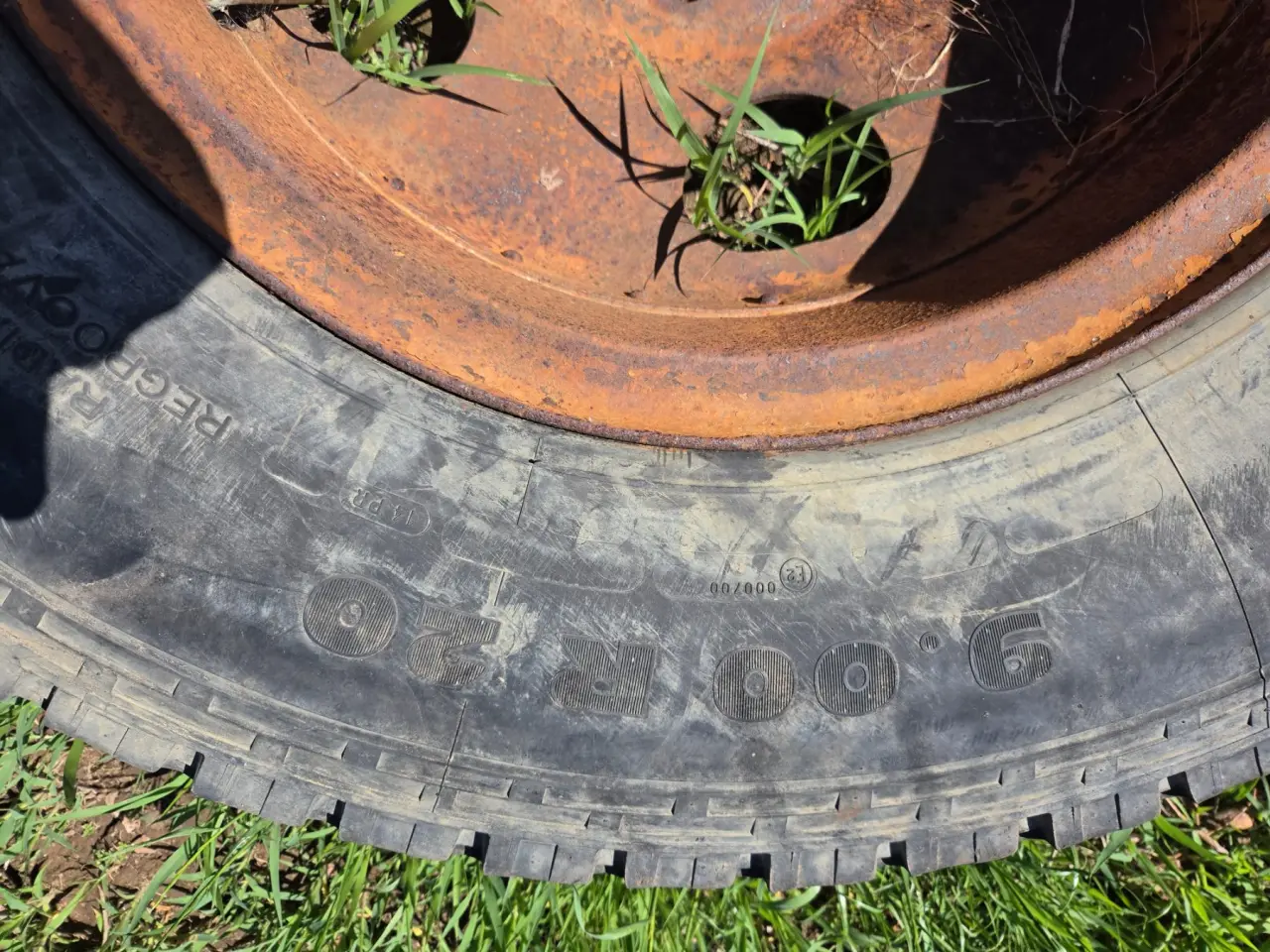 Used - 10 Stud Truck Rim with Good Michelin 9.00R20 - photo 2