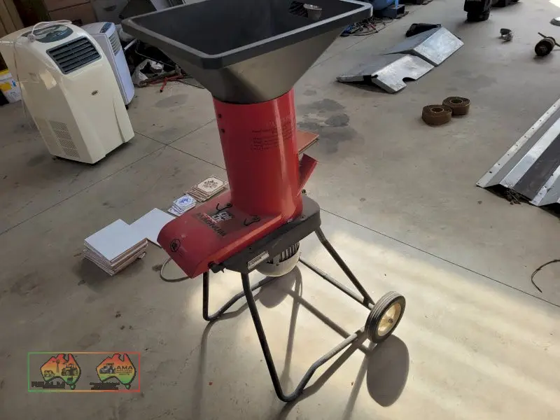Near New Magnum Chipper Chopper (Kyabram Vic.) - photo 2