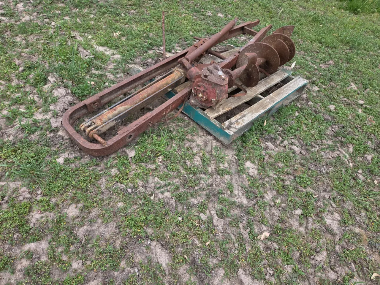 Used - 3pl MF Posthole Digger - photo 3