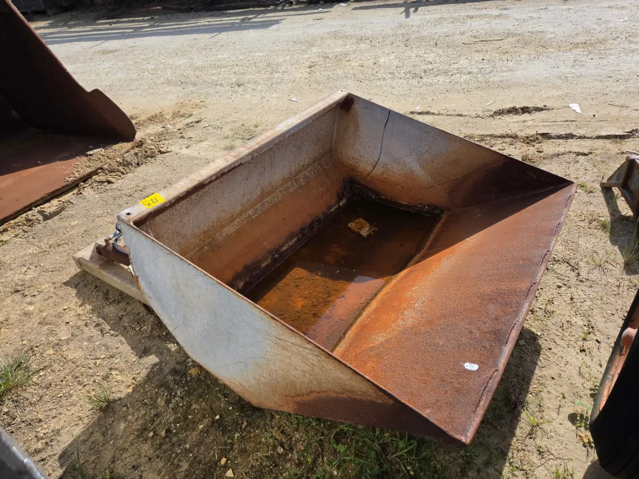 Hyd. Tipping Forklift Bucket - photo 4
