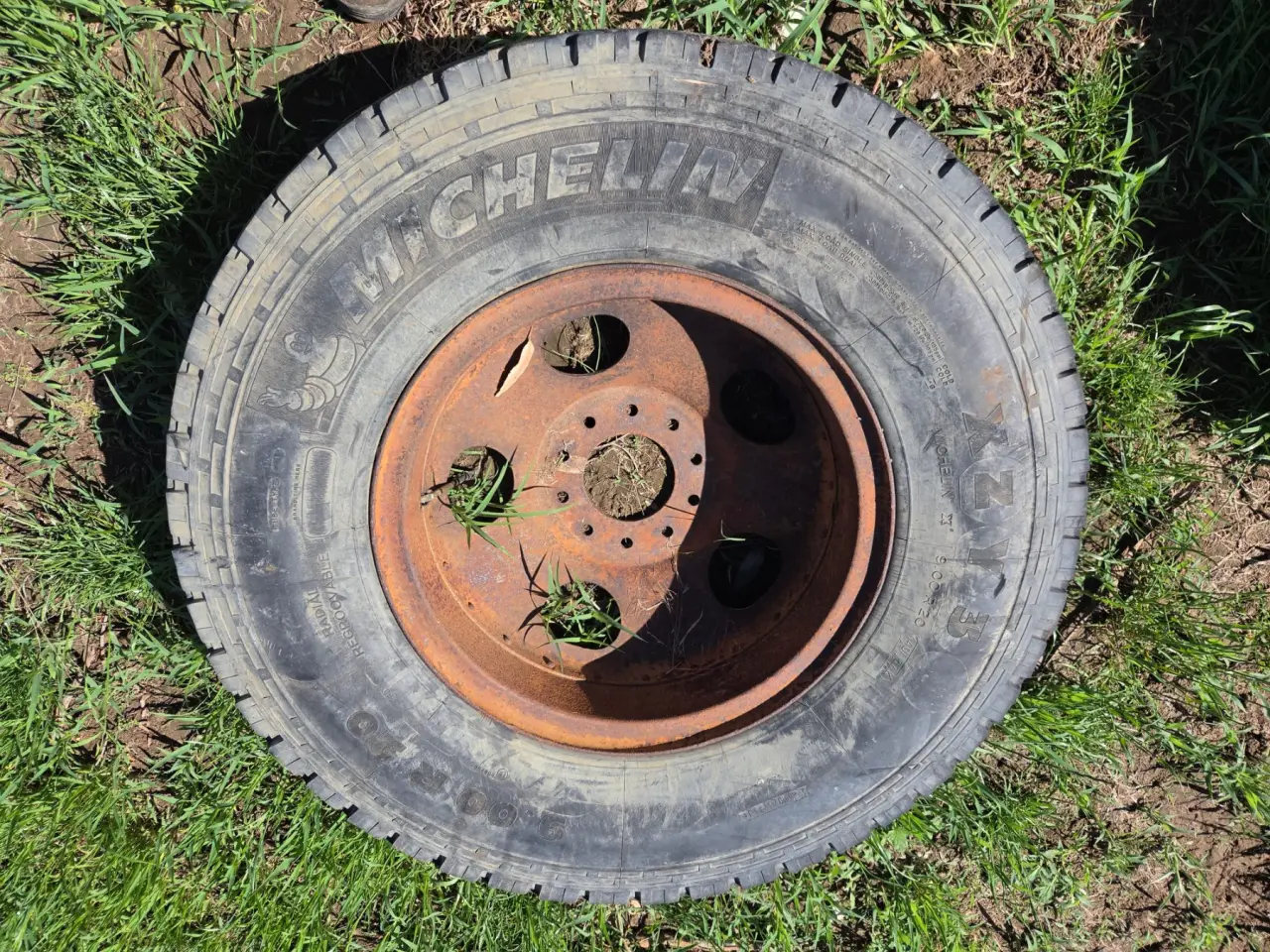 Used - 10 Stud Truck Rim with Good Michelin 9.00R20 - photo 3