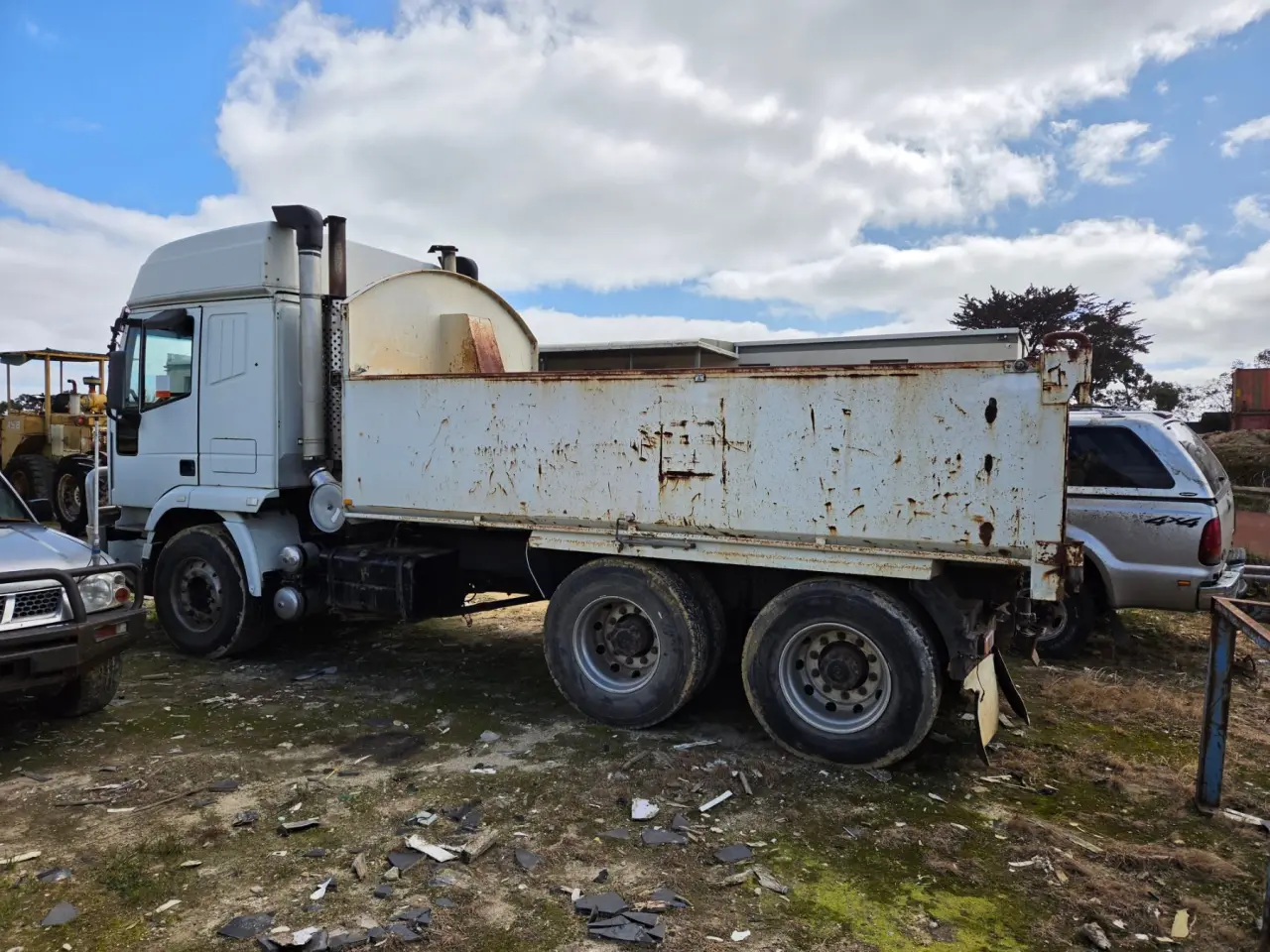 Iveco 4500 Bogie Tipper - photo 3