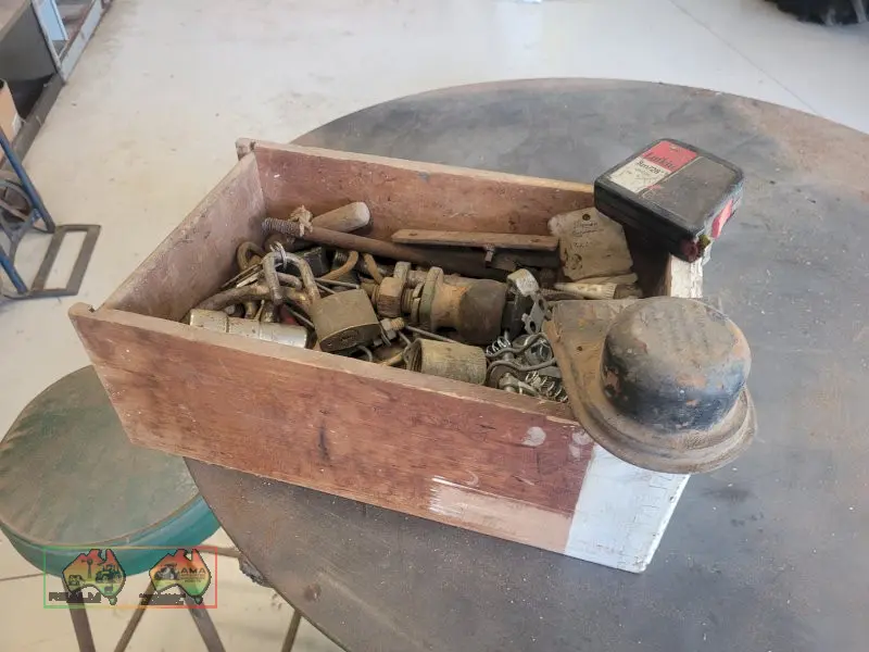 Timber Box of Sundries (inc. Grey Mtr Oil Cap) - photo 4