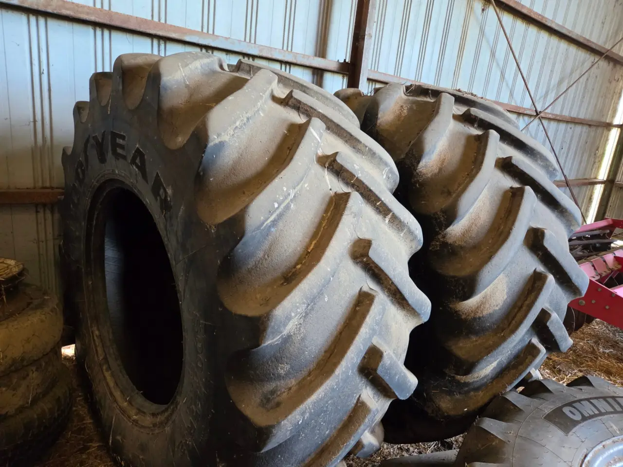 2x Tractor Tyres 800/65R32 - photo 1