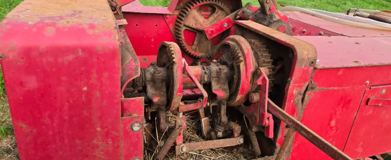 International 440T Small Square Baler - photo 6