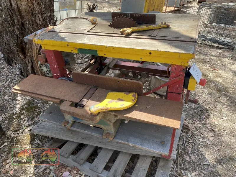 Wood Saw Bench With Planer - photo 2