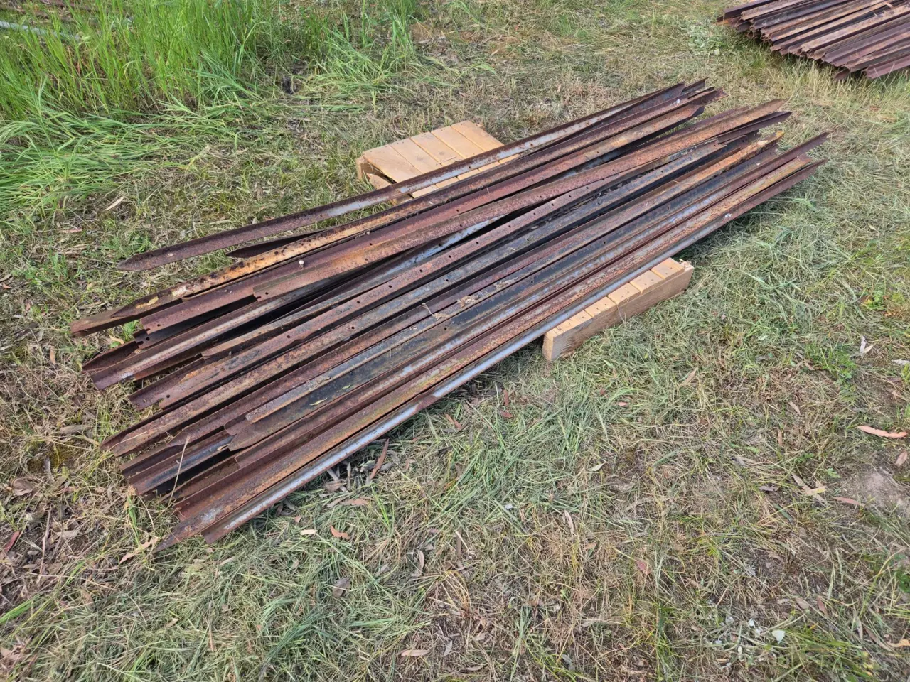 Used - 40x 6-8ft Steel Posts - photo 2